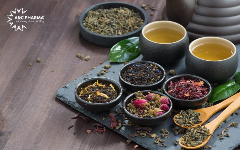 Uống trà thảo mộc giúp an thần, chữa mất ngủ cho người già